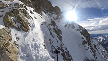 Paul Bonhomme, Tête d’Eslucis, Ecrins - Paul Bonhomme making the first ski descent of ‘De l’autre coté du ciel’ down the North Face of Tête d’Eslucis (2764m) in the Écrins massif in France (16/01/2025)