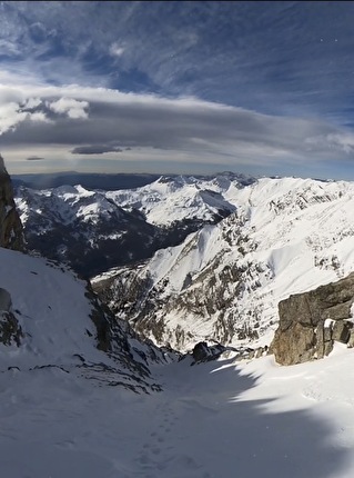 Paul Bonhomme, Tête d’Eslucis, Ecrins - Paul Bonhomme making the first ski descent of ‘De l’autre coté du ciel’ down the North Face of Tête d’Eslucis (2764m) in the Écrins massif in France (16/01/2025)