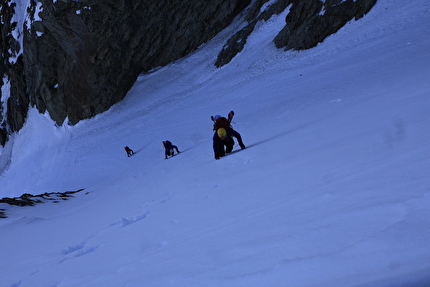 Mt Hamilton New Zealand, Clémence Cadario, Joe Collinson, George Millets, Jordan Raymon, Romain Sacchettini - Making the first ski descent of the East face of Mt Hamilton in New Zealand (Clémence Cadario, Joe Collinson, George Millets, Jordan Raymon, Romain Sacchettini 06/11/2024)