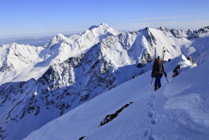 Mt Hamilton New Zealand, Clémence Cadario, Joe Collinson, George Millets, Jordan Raymon, Romain Sacchettini - Making the first ski descent of the East face of Mt Hamilton in New Zealand (Clémence Cadario, Joe Collinson, George Millets, Jordan Raymon, Romain Sacchettini 06/11/2024)