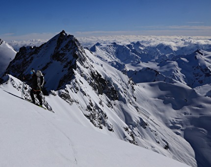 Mt Hamilton New Zealand, Clémence Cadario, Joe Collinson, George Millets, Jordan Raymon, Romain Sacchettini - Making the first ski descent of the East face of Mt Hamilton in New Zealand (Clémence Cadario, Joe Collinson, George Millets, Jordan Raymon, Romain Sacchettini 06/11/2024)