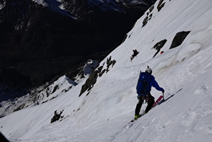 Mt Hamilton New Zealand, Clémence Cadario, Joe Collinson, George Millets, Jordan Raymon, Romain Sacchettini - Making the first ski descent of the East face of Mt Hamilton in New Zealand (Clémence Cadario, Joe Collinson, George Millets, Jordan Raymon, Romain Sacchettini 06/11/2024)