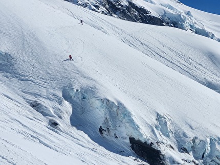 Mt Hamilton New Zealand, Clémence Cadario, Joe Collinson, George Millets, Jordan Raymon, Romain Sacchettini - Making the first ski descent of the East face of Mt Hamilton in New Zealand (Clémence Cadario, Joe Collinson, George Millets, Jordan Raymon, Romain Sacchettini 06/11/2024)