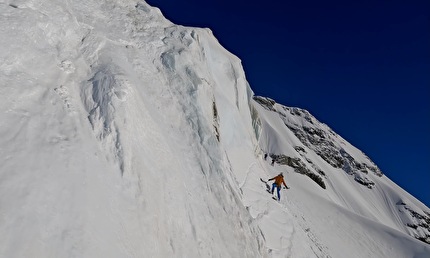 Mt Hamilton New Zealand, Clémence Cadario, Joe Collinson, George Millets, Jordan Raymon, Romain Sacchettini - Making the first ski descent of the East face of Mt Hamilton in New Zealand (Clémence Cadario, Joe Collinson, George Millets, Jordan Raymon, Romain Sacchettini 06/11/2024)