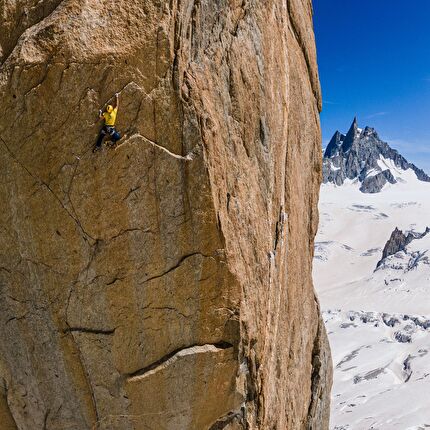 Marco Sappa su 'Sans Liberté' sul Pic Adolphe Rey (Monte Bianco)