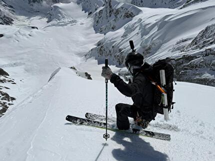 Mount Elie de Beaumont, New Zealand, Beau Fredlund, Ross Hewitt - Making the first ski descent of the Dragon's Back / Central spur of the Spencer Face on Mt Elie de Beaumont (3109m), New Zealand (Beau Fredlund, Ross Hewitt, 16/10/2024)