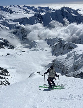 Mount Elie de Beaumont, New Zealand, Beau Fredlund, Ross Hewitt - Making the first ski descent of the Dragon's Back / Central spur of the Spencer Face on Mt Elie de Beaumont (3109m), New Zealand (Beau Fredlund, Ross Hewitt, 16/10/2024)