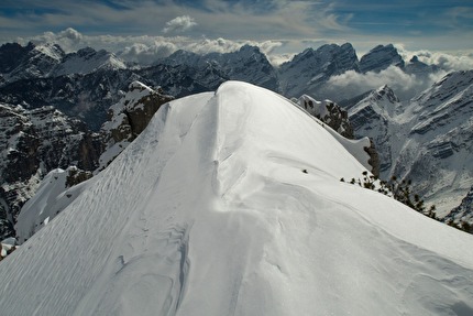 Dolomiti sci ripido 2024 - Cima delle Monache 2160m, traversata da Sud a Nord (Loris De Barba, Tiziano Canal, Francesco Vascellari, Davide D'Alpaos, Mirko Forti)