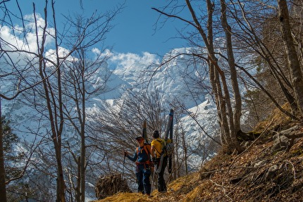 Dolomiti sci ripido 2024 - Cima delle Monache 2160m, traversata da Sud a Nord (Loris De Barba, Tiziano Canal, Francesco Vascellari, Davide D'Alpaos, Mirko Forti)