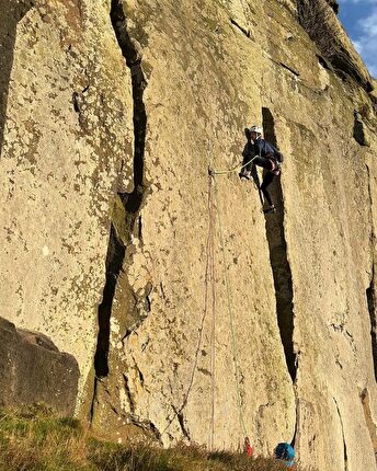 Mari Augusta Salvesen repeats 'The Zone' (E9) at Curbar, UK