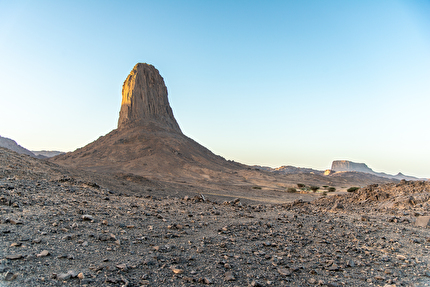 Hoggar Algeria, Richard Felderer, Federico Martinelli, Luca Vallata - La parete nord del Adaouda, Hoggar, Algeria