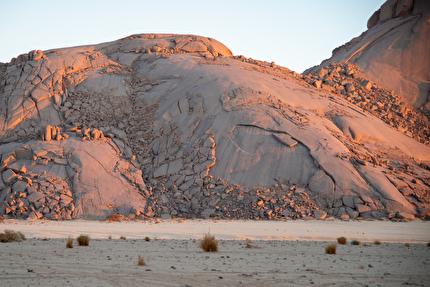 Hoggar Algeria, Richard Felderer, Federico Martinelli, Luca Vallata - Arrampicata nell'Hoggar, Algeria