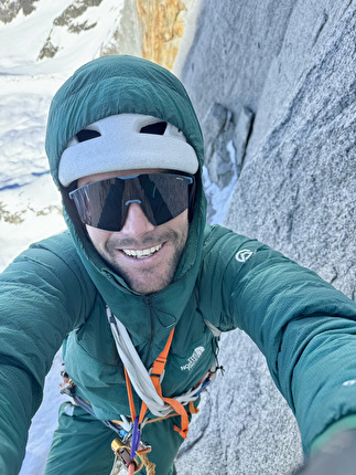 Benjamin Védrines Les Drus - Benjamin Védrine solitaria invernale di 'BASE' sul Petit Dru (17-21/02/2025)