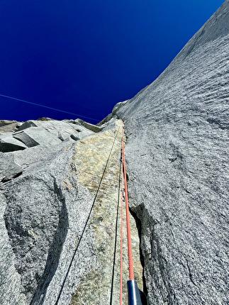 Benjamin Védrines Les Drus - Benjamin Védrine solitaria invernale di 'BASE' sul Petit Dru (17-21/02/2025)