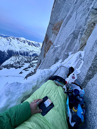 Benjamin Védrines Les Drus - Benjamin Védrine solitaria invernale di 'BASE' sul Petit Dru (17-21/02/2025)