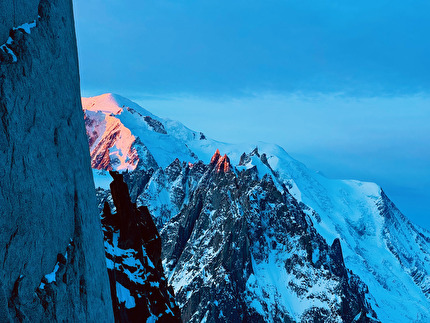 Benjamin Védrines Les Drus - Benjamin Védrine solitaria invernale di 'BASE' sul Petit Dru (17-21/02/2025)