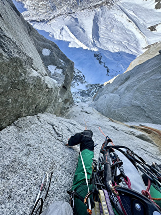 Benjamin Védrines Les Drus - Benjamin Védrine solitaria invernale di 'BASE' sul Petit Dru (17-21/02/2025)