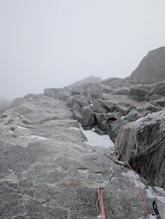 Les Barbares, Pré de Bar, Mont Blanc, Léo Billon, Enzo Oddo - The first ascent of 'Les Barbares 3' on Pré de Bar, Mont Blanc massif (Léo Billon, Enzo Oddo 18-20/02/2025)