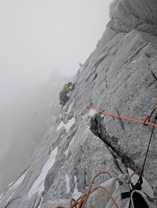 Les Barbares, Pré de Bar, Mont Blanc, Léo Billon, Enzo Oddo - The first ascent of 'Les Barbares 3' on Pré de Bar, Mont Blanc massif (Léo Billon, Enzo Oddo 18-20/02/2025)