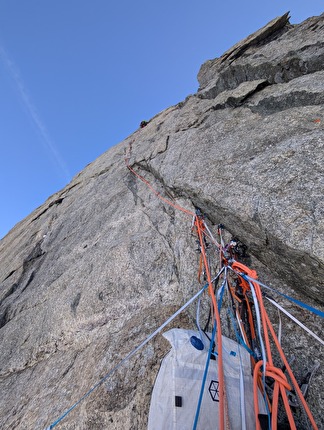 Les Barbares, Pré de Bar, Mont Blanc, Léo Billon, Enzo Oddo - The first ascent of 'Les Barbares 3' on Pré de Bar, Mont Blanc massif (Léo Billon, Enzo Oddo 18-20/02/2025)