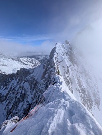 Les Barbares, Pré de Bar, Mont Blanc, Léo Billon, Enzo Oddo - The first ascent of 'Les Barbares 3' on Pré de Bar, Mont Blanc massif (Léo Billon, Enzo Oddo 18-20/02/2025)