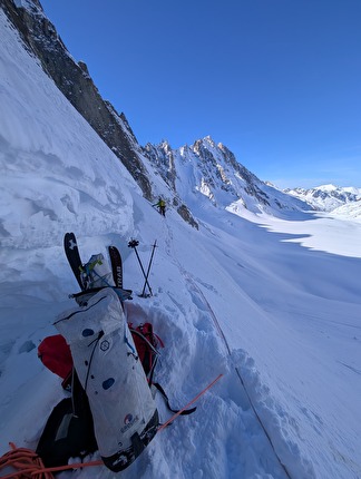 Les Barbares, Pré de Bar, Mont Blanc, Léo Billon, Enzo Oddo - The first ascent of 'Les Barbares 3' on Pré de Bar, Mont Blanc massif (Léo Billon, Enzo Oddo 18-20/02/2025)