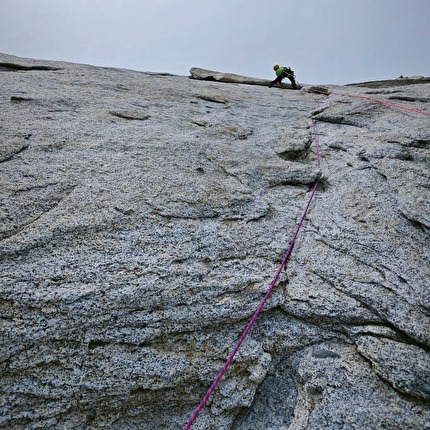 CAI Eagle Team Patagonia 2025, Cerro Pier Giorgio - CAI Eagle Team Patagonia 2025: sulla parete nordovest del Cerro Piergiorgio (Matteo Della Bordella, Dario Eynard,  Mirco Grasso 02/2025)