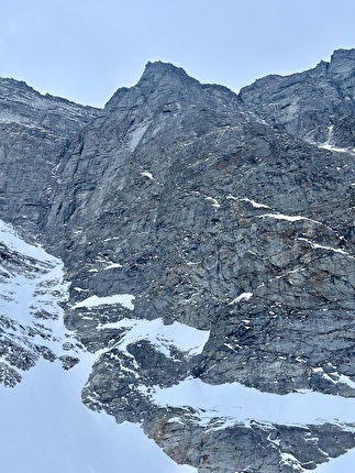 Sagwand, Valsertal, Austria, Simon Gietl, Martin Sieberer - Ripetizione invernale di 'Schiefer Riss' alla Sagwand, Valsertal, Austria (Simon Gietl, Martin Sieberer 23-24/02/2025)