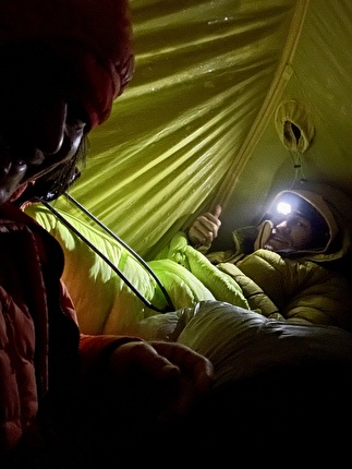 Sagwand, Valsertal, Austria, Simon Gietl, Martin Sieberer - Ripetizione invernale di 'Schiefer Riss' alla Sagwand, Valsertal, Austria (Simon Gietl, Martin Sieberer 23-24/02/2025)