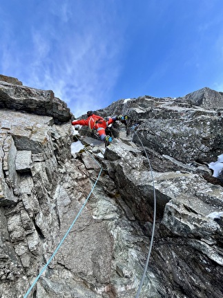 Sagwand, Valsertal, Austria, Simon Gietl, Martin Sieberer - Ripetizione invernale di 'Schiefer Riss' alla Sagwand, Valsertal, Austria (Simon Gietl, Martin Sieberer 23-24/02/2025)