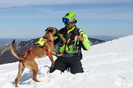 Soccorso Alpino - Cani da valanga del Soccorso Alpino in azione