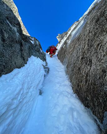 Sloan Peak, USA, Justin Sackett, Michael Telstad - Justin Sackett e Michael Telstad durante la prima salita di 'Borrowed Time' (WI5 M7 1,900ft) sulla parete ovest di Sloan Peak, USA (19/01/2025)