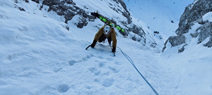 Monte Vigna Vaga, Valentino Cividini, Paolo Zenoni - L'apertura di ‘La Rampa Vaga’ al Monte Vigna Vaga, Alpi Orobie Bergamasche (Valentino Cividini, Paolo Zenoni 02/03/2025)