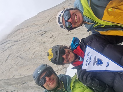 Cerro Piergiorgio, Patagonia, CAI Eagle Team, Matteo Della Bordella, Dario Eynard, Mirco Grasso - Mirco Grasso, Dario Eynard e Matteo Della Bordella dopo la salita di 'Gringos Locos' sulla parete nordovest del Cerro Piergiorgio in Patagonia, 02/2025