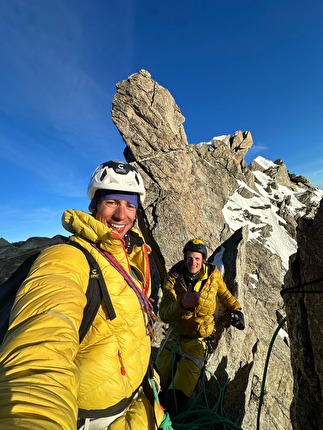 Bianco Invisibile, Aiguille Blanche de Peuterey, Monte Bianco, François Cazzanelli, Giuseppe Vidoni - L'apertura di 'Bianco Invisibile' alla Brèche dell’Aiguille Blanche de Peuterey, massiccio del Monte Bianco (François Cazzanelli, Giuseppe Vidoni 07/03/2025)