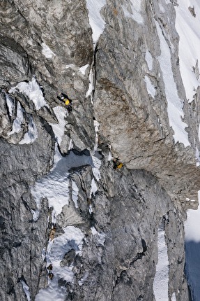 Bianco Invisibile, Aiguille Blanche de Peuterey, Monte Bianco, François Cazzanelli, Giuseppe Vidoni - L'apertura di 'Bianco Invisibile' alla Brèche dell’Aiguille Blanche de Peuterey, massiccio del Monte Bianco (François Cazzanelli, Giuseppe Vidoni 07/03/2025)