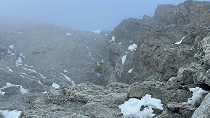 Bianco Invisibile, Aiguille Blanche de Peuterey, Monte Bianco, François Cazzanelli, Giuseppe Vidoni - L'apertura di 'Bianco Invisibile' alla Brèche dell’Aiguille Blanche de Peuterey, massiccio del Monte Bianco (François Cazzanelli, Giuseppe Vidoni 07/03/2025)