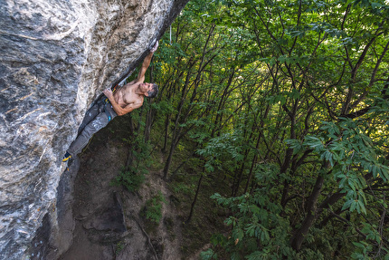 Pietro Bassotto - Pietro Bassotto climbing 'Extrema cura' (8c) at Gravere