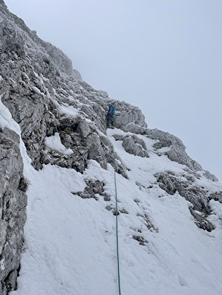 Monte Gallinola, Monti del Matese, Appennino Centrale, Agnese Flavi, Riccardo Quaranta - Sul primo tiro di 'Remember Tomorrow', Monte Gallinola, Monti del Matese, Appennino Centrale (Agnese Flavi, Riccardo Quaranta 3/3/2025)