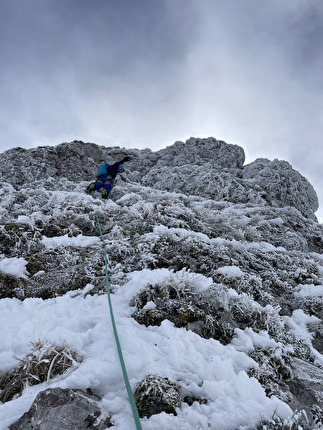 Monte Gallinola, Monti del Matese, Appennino Centrale, Agnese Flavi, Riccardo Quaranta - Sul secondo tiro di 'Remember Tomorrow', Monte Gallinola, Monti del Matese, Appennino Centrale (Agnese Flavi, Riccardo Quaranta 3/3/2025)