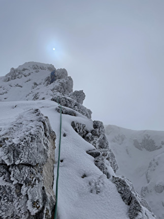 Monte Gallinola, Monti del Matese, Appennino Centrale, Agnese Flavi, Riccardo Quaranta - Sul terzo tiro di 'Remember Tomorrow', Monte Gallinola, Monti del Matese, Appennino Centrale (Agnese Flavi, Riccardo Quaranta 3/3/2025)