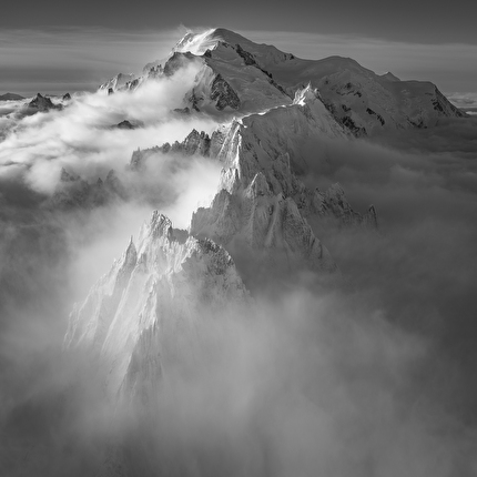 María Luisa Memorial Photo Contest - Thomas Crauwels - Mont-Blanc et Aiguilles, Émergence Céleste, María Luisa Memorial Photo Contest