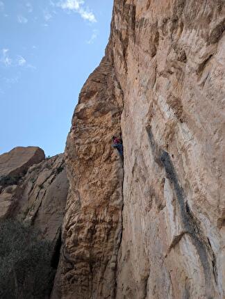 CAI Eagle Team Oman 2025 - L'apertura di 'Drips of Joy' alla Said Wall in Oman (Marco Ghisio, Matteo Monfrini, Riccardo Volpiano 2025)