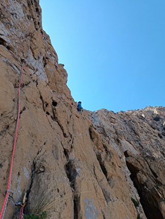 CAI Eagle Team Oman 2025 - L'apertura di 'Dreaming the tower' alla Said Wall in Oman (Mauro Florit, Riccardo Volpiano 2025)