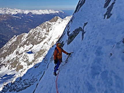 Cima Busazza, Presanella, Emanuele Andreozzi, Stefano Falezza - La probabile prima invernale della 'Via Dell’Eva-Taddei' sulla parete nord della Cima Busazza (Emanuele Andreozzi, Stefano Falezza 07/03/2025)