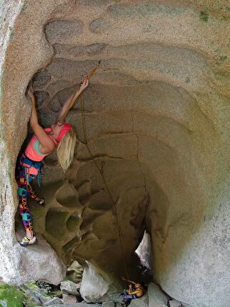 Sardegna arrampicata, Pietra di Luna - Sardegna arrampicata: Tatjana Goex (Arxiolu)