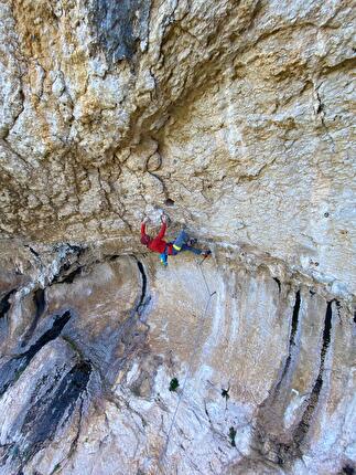 Sardegna arrampicata, Pietra di Luna - Sardegna arrampicata: Simone Sarti (Segariu)