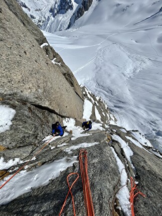 Pyramide du Tacul, Mont Blanc, Niccolò Bruni, Giovanni Ravizza, Michele Tixi - The first ascent of 'Ussha' on Pyramide du Tacul, Mont Blanc (Niccolò Bruni, Giovanni Ravizza, Michele Tixi 18/03/2025)