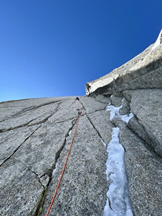 Pyramide du Tacul, Monte Bianco, Niccolò Bruni, Giovanni Ravizza, Michele Tixi - L'apertura di 'Ussha' alla Pyramide du Tacul, Monte Bianco (Niccolò Bruni, Giovanni Ravizza, Michele Tixi 18/03/2025)