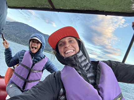 El Cohete, Rio Turbio IV, Patagonia, Argentina, Julia Cassou, Rocío Rodríguez Guiñazú, Fay Manners, Caroline North, Belén Prados - Belén Prados & Fay Manners on the boat, heading to Rio Turbio IV (Patagonia)